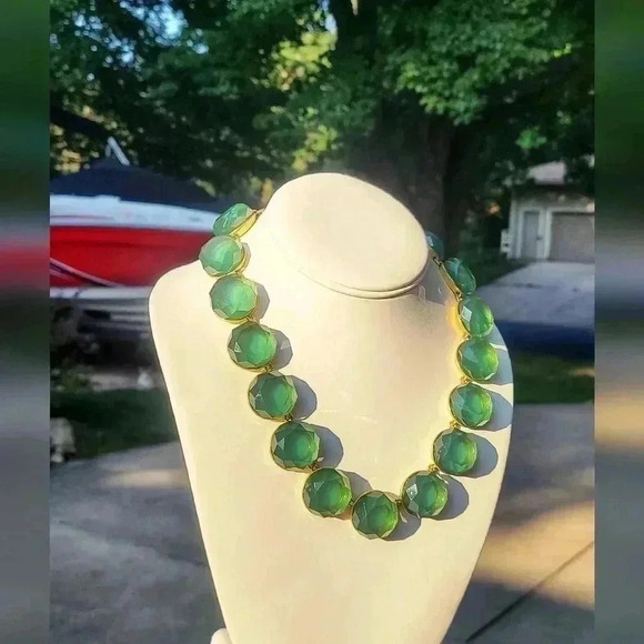 J.Crew gold tone green opaque faceted crystal stone collar necklace - Picture 3 of 17